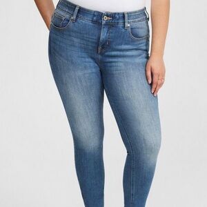 Torrid Bombshell Skinny Premium Stretch - Size 24R